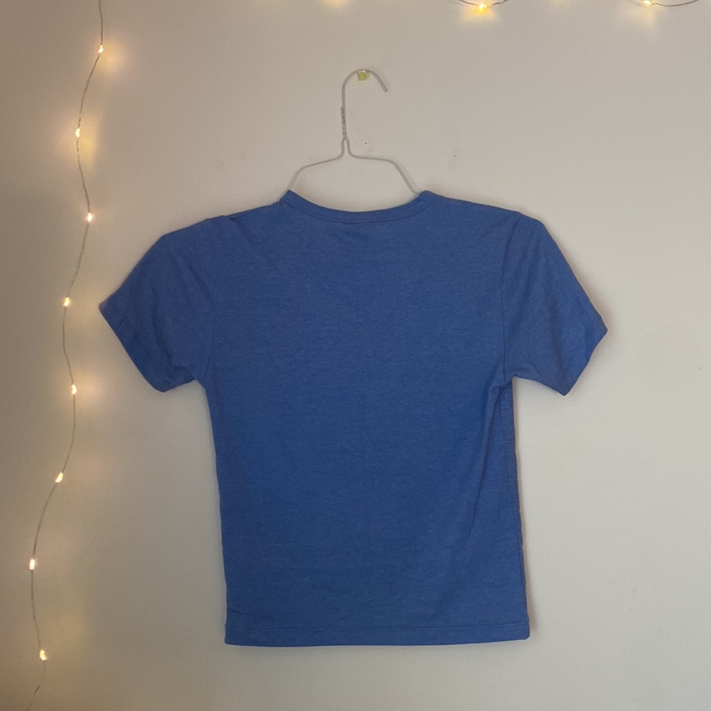 Urban Outfitters Blue and White Graphic Crop Top - Picture 2 of 3